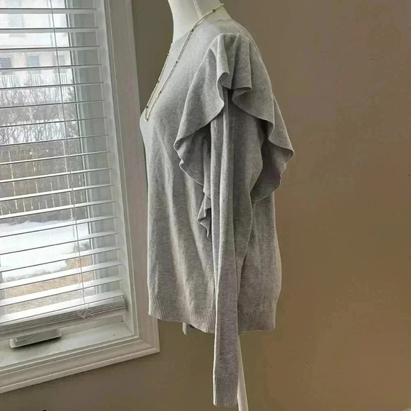 ❤️2/$50❤️[L]Abercrombie &  Fitch Ruffled Sleeves Cotton Blend L S Sweater - Picture 2 of 9